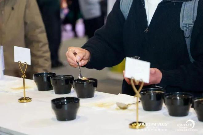 万款新品首发！超30万人聚集2025茶饮咖啡新元素在这里(图2)